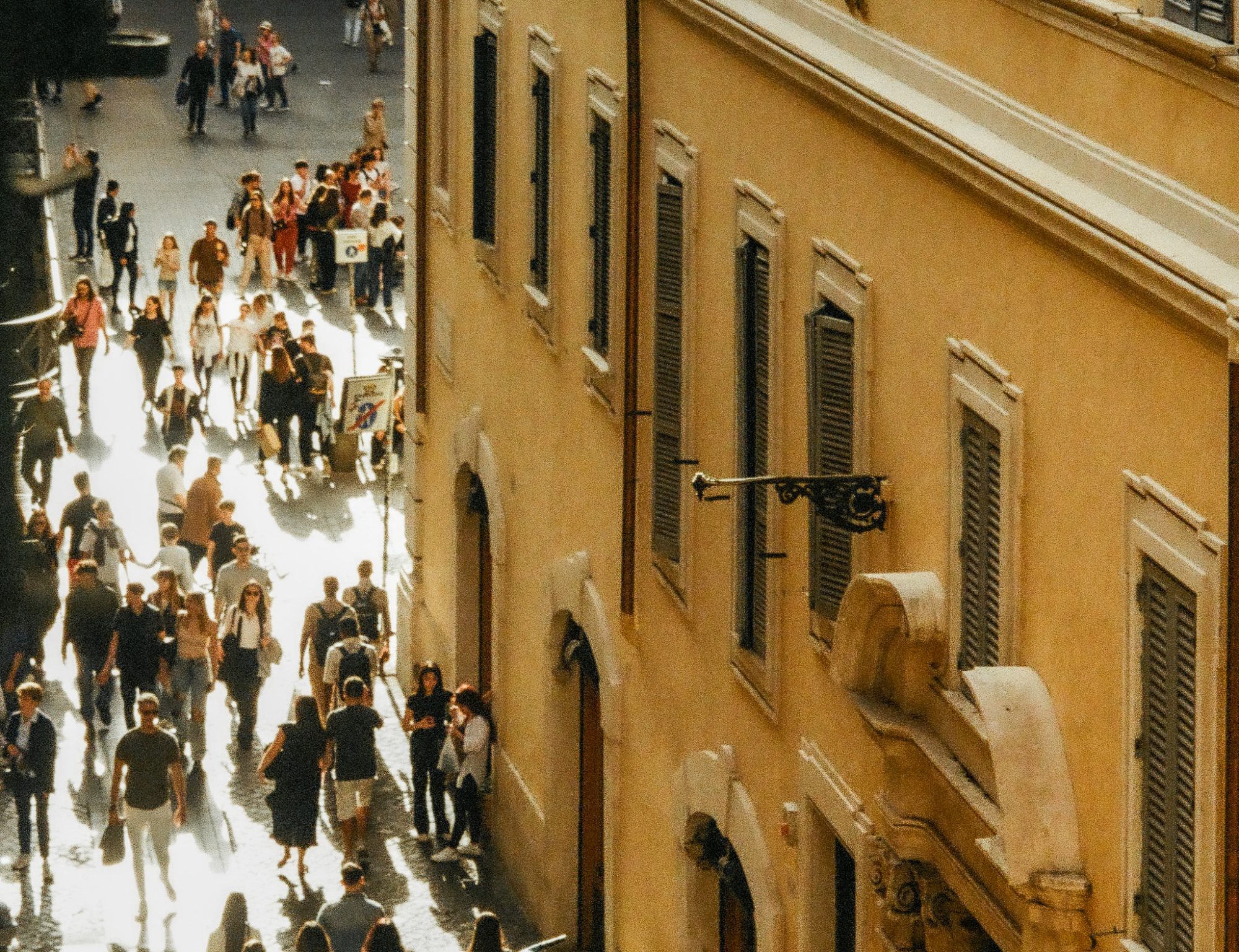 The crowd and the wall
